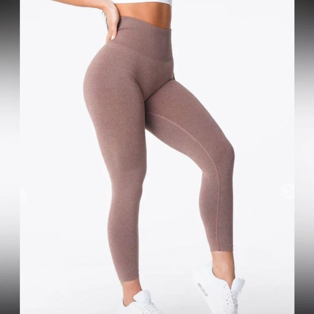 SOLD NWT 🤎 NVGTN NV Seamless Leggings - Picture 3 of 3
